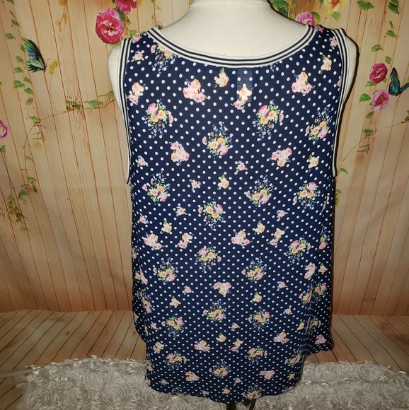 Torrid floral top - Picture 2 of 5